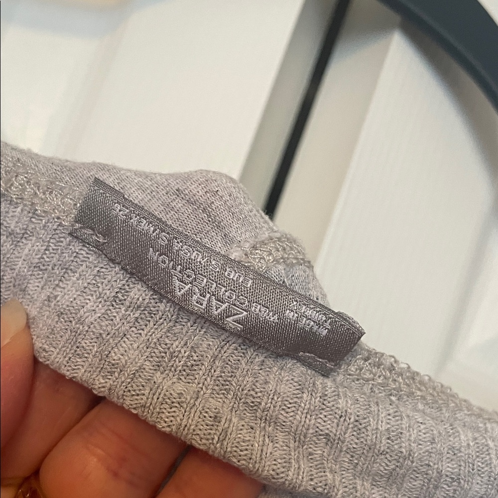 Zara Elegant Gray and White Women's Top - Picture 3 of 3